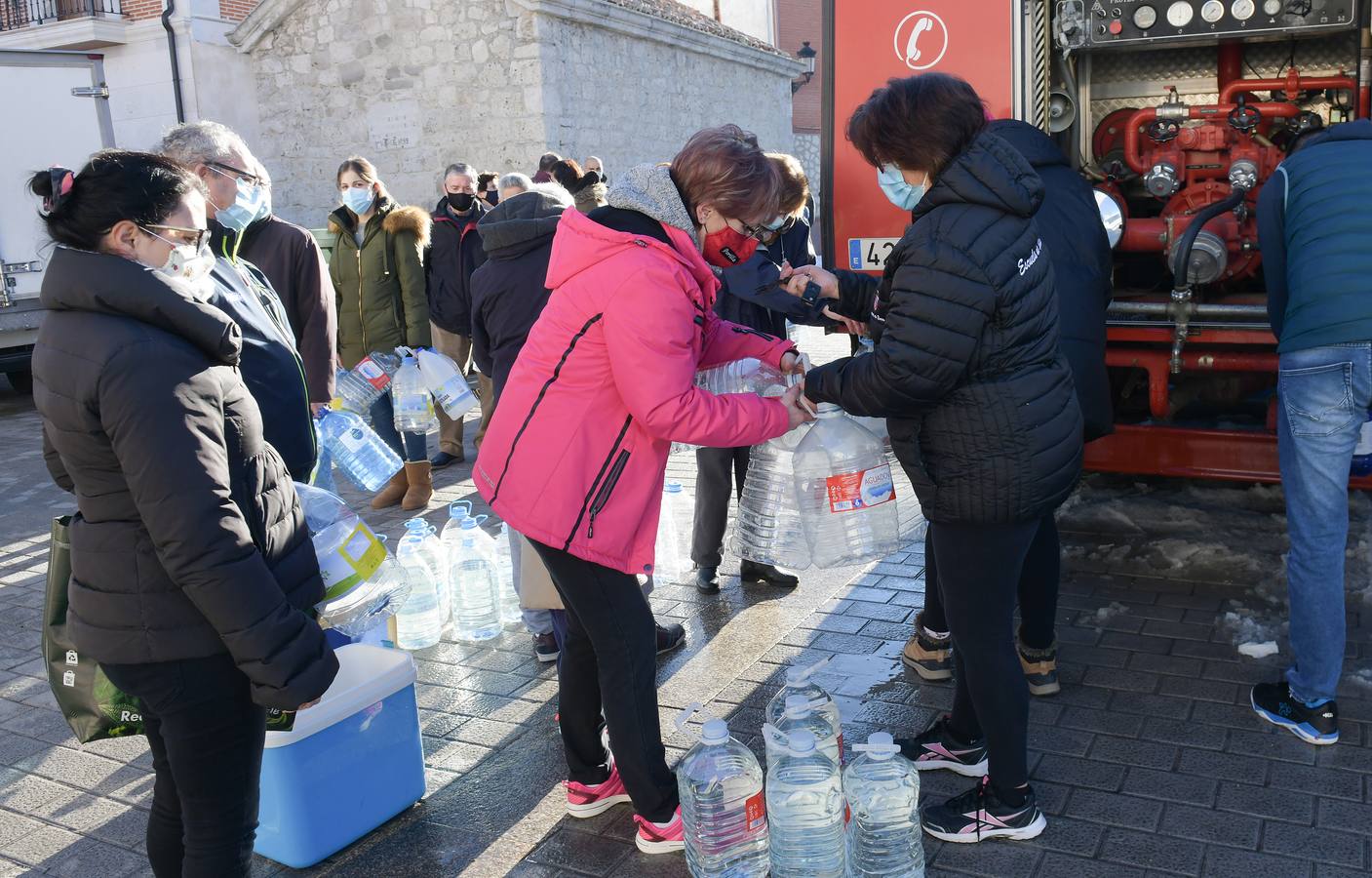 Fotos: Los bomberos reparte agua potable en Portillo