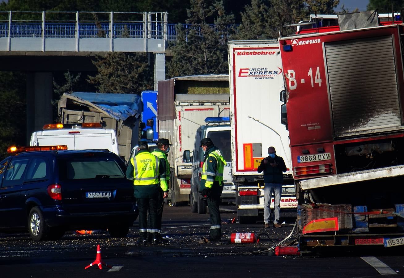 Fotos: Tres camioneros fallecidos en Tordesillas tras sufrir un atropello