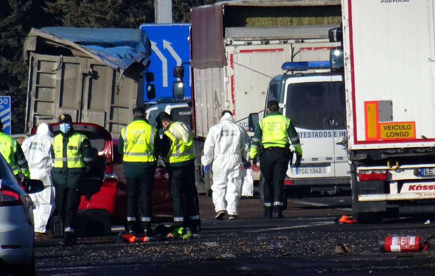Fotos: Tres camioneros fallecidos en Tordesillas tras sufrir un atropello