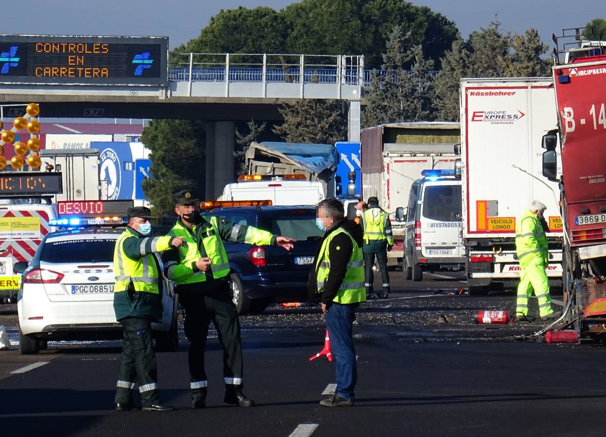 Fotos: Tres camioneros fallecidos en Tordesillas tras sufrir un atropello