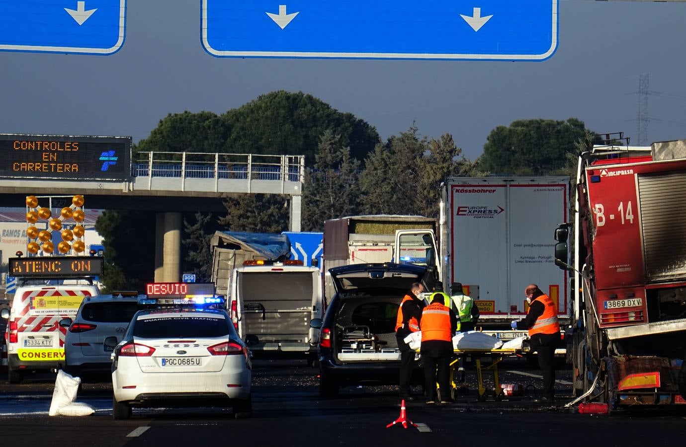 Fotos: Tres camioneros fallecidos en Tordesillas tras sufrir un atropello