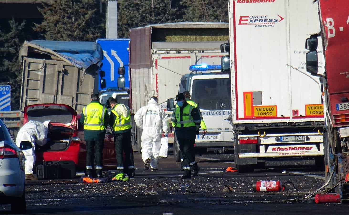 Fotos: Tres camioneros fallecidos en Tordesillas tras sufrir un atropello