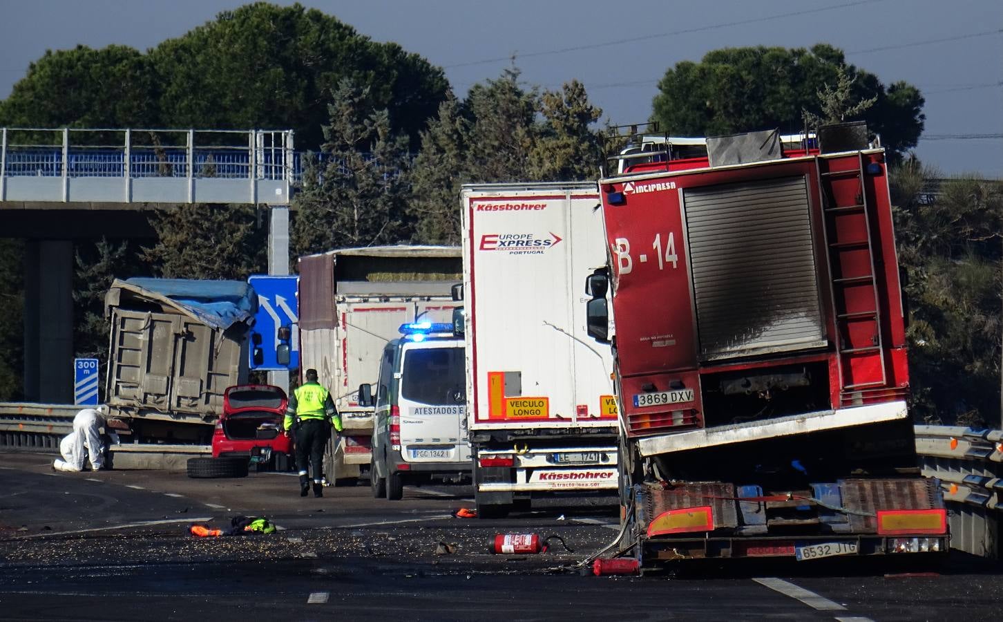 Fotos: Tres camioneros fallecidos en Tordesillas tras sufrir un atropello