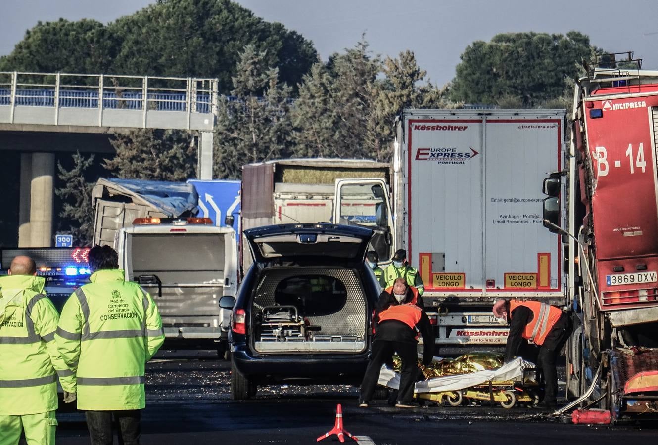 Fotos: Tres camioneros fallecidos en Tordesillas tras sufrir un atropello