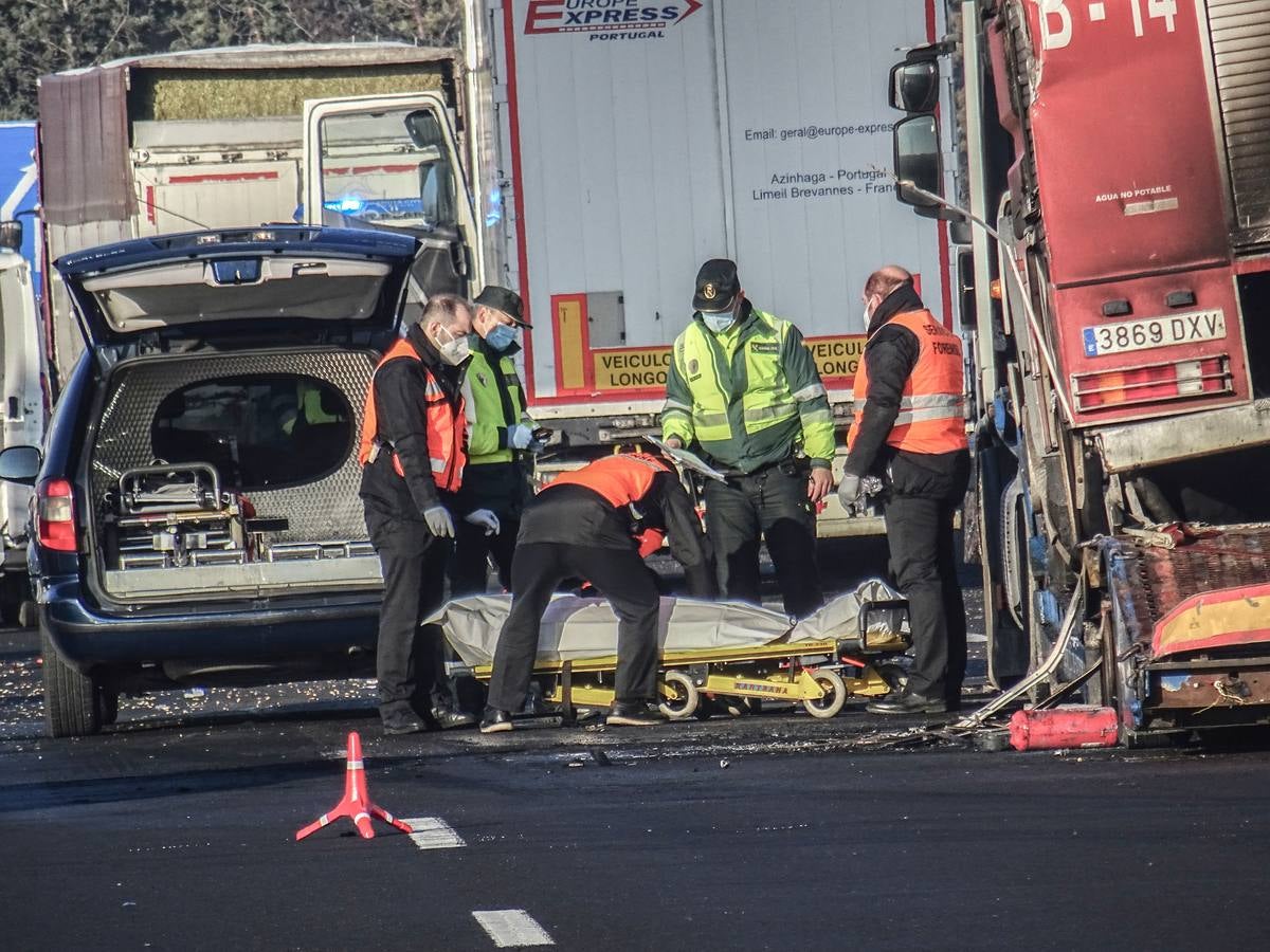 Fotos: Tres camioneros fallecidos en Tordesillas tras sufrir un atropello