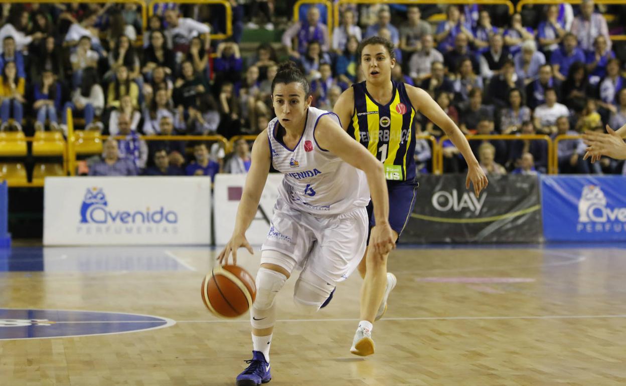 Silvia Domínguez ante el Fenerbahce turco en la última ocasión que Avenida jugó cuartos de final. 