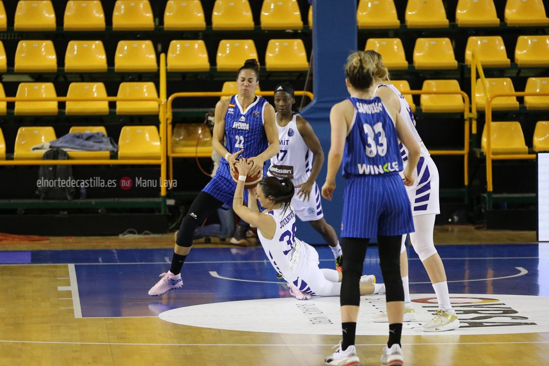 Perfumerías Avenida - Izmit Belediyespor 