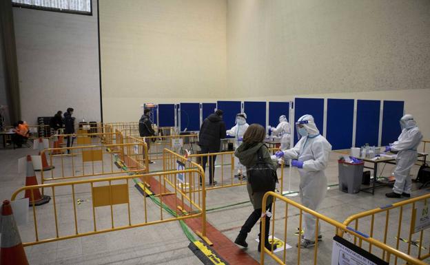 Colas ágiles en el primer día de cribado en la Universidad de Valladolid 