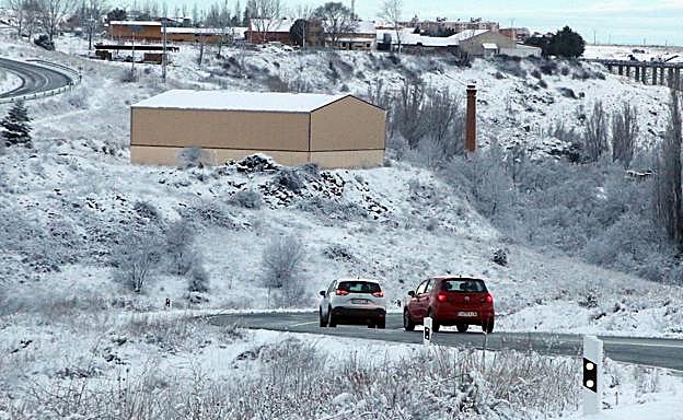 La nieve y el hielo obligan a usar cadenas en ocho puertos y a extremar la precaución en 14 tramos de Castilla y León