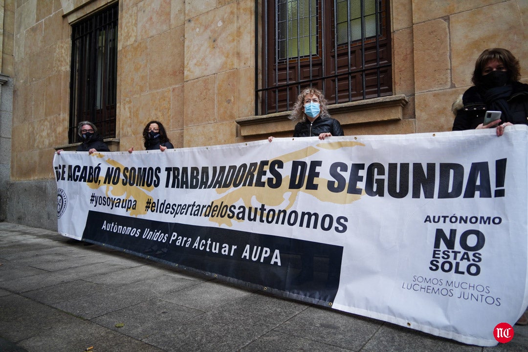 Concentración de peluquerías y barberías en la Plaza de la Constitución 