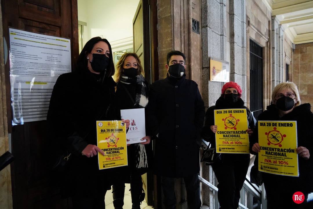 Concentración de peluquerías y barberías en la Plaza de la Constitución 