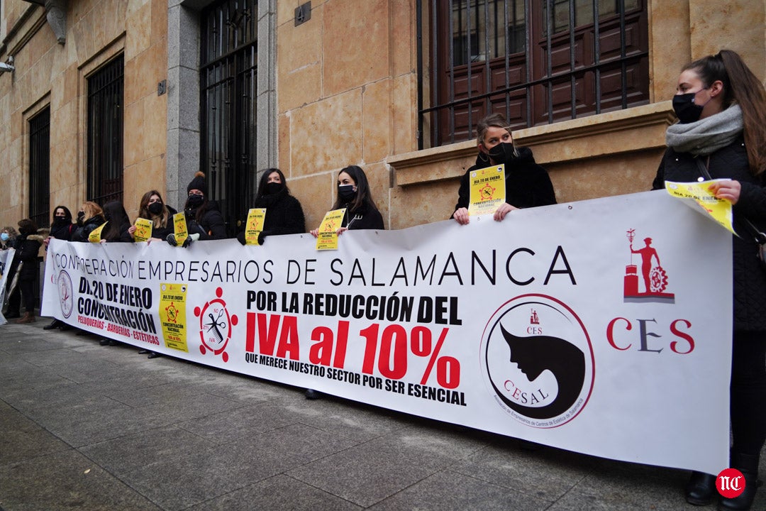 Concentración de peluquerías y barberías en la Plaza de la Constitución 
