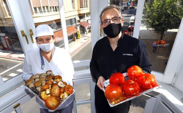 La cocinera, Rosario Moreno y el propietario y jefe de sala Íñigo Ruiz, del restaurante La Vasca. 