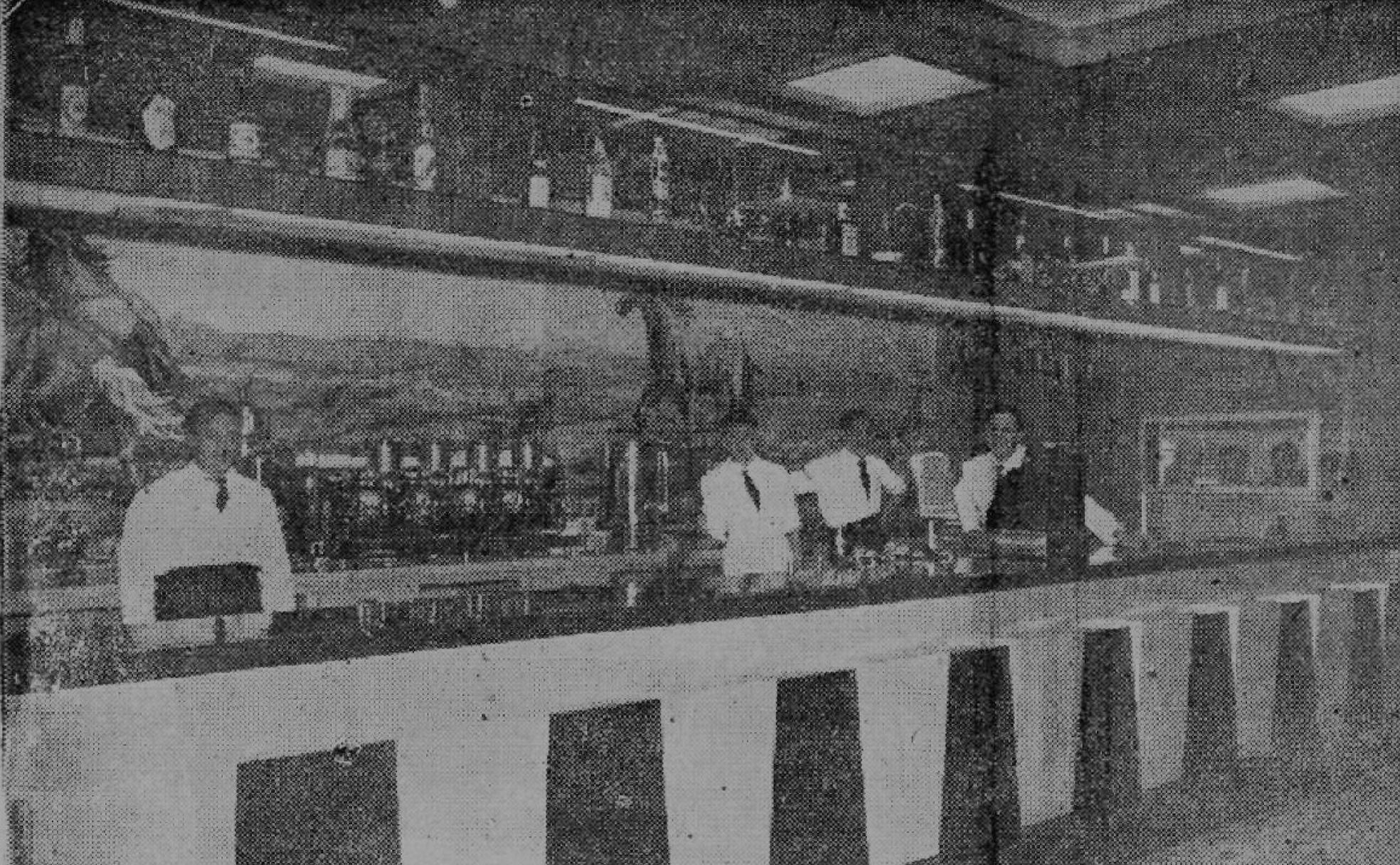 La barra del Lucense el día de la inauguración de la ampliación y reforma de 1961. 