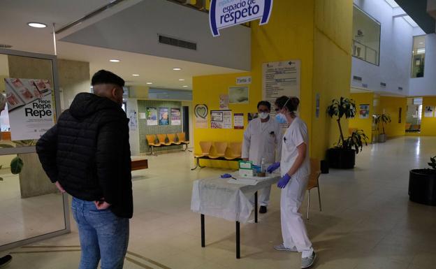 Un brote con cuatro profesionales contagiados afecta al centro de salud de Parquesol