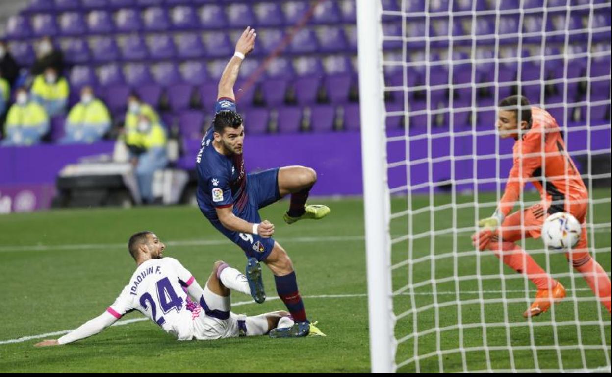 El Real Valladolid toca fondo y pone a Sergio en la cuerda floja