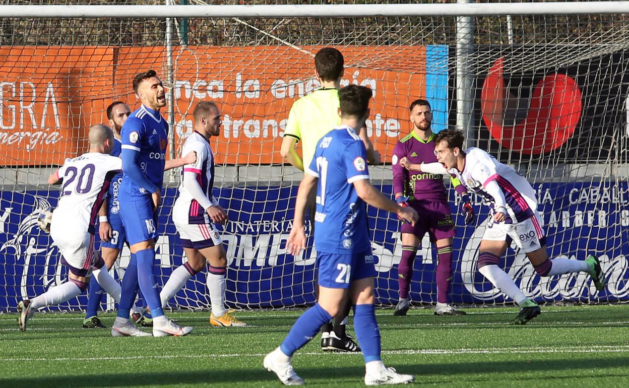 Palomeque, a la derecha, celebra el primer gol del partido. 