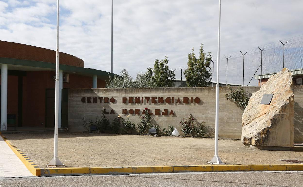 Aislados tres módulos de la cárcel de Dueñas tras la detección de ocho positivos