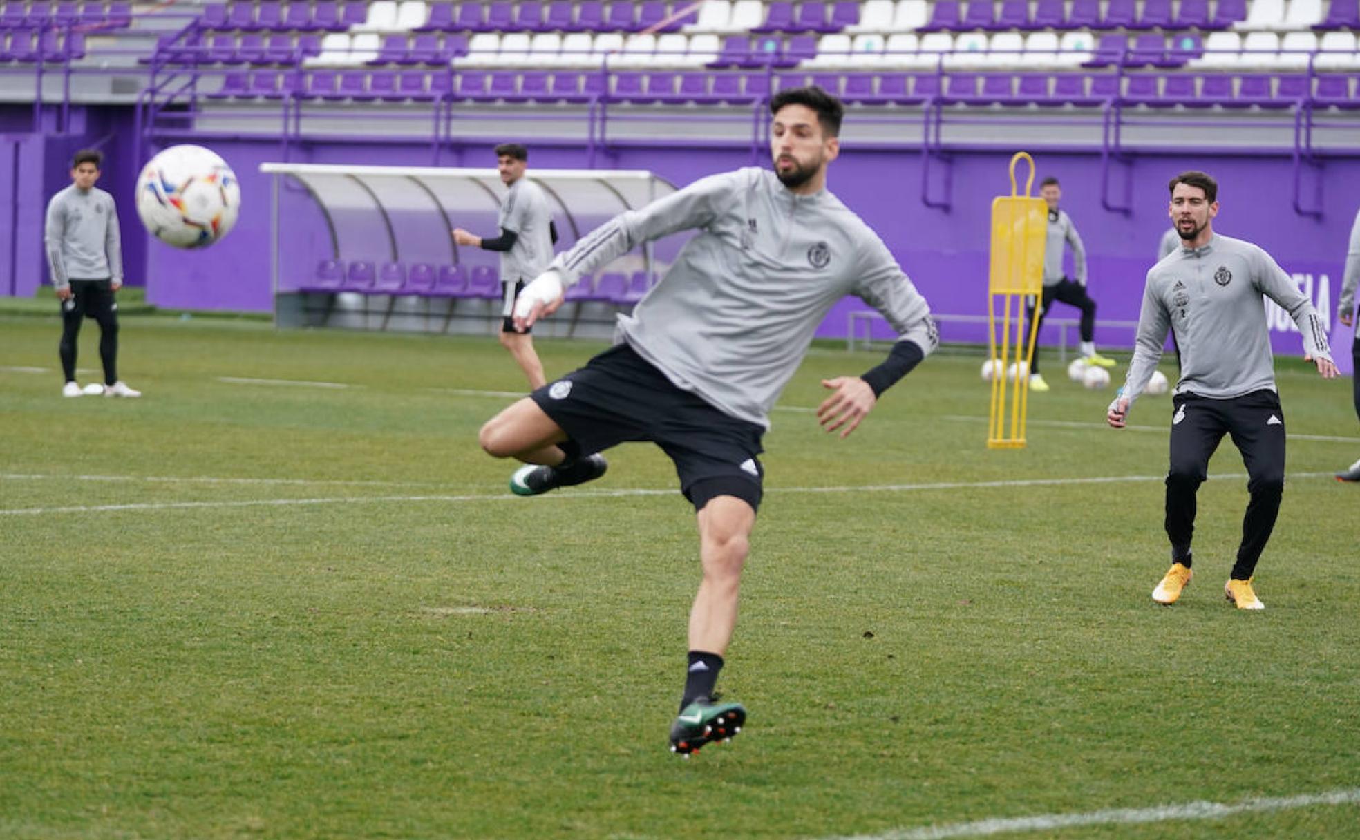 Kenan Kodro, último en llegar, en su primera sesión de entrenamiento. 