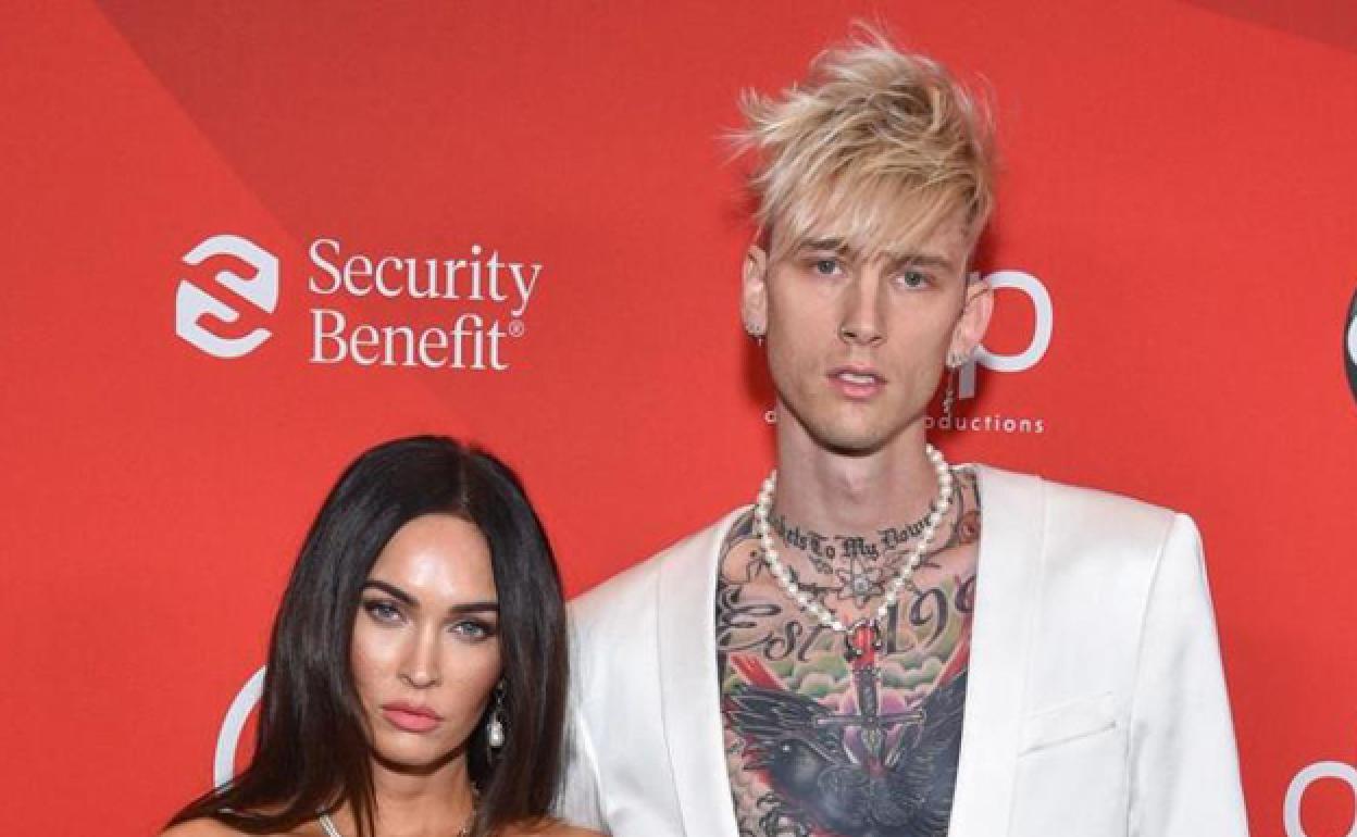 Megan Fox y Machine Gun Kelly en los American Music Awards. 