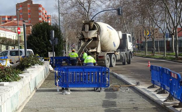 Hormigonado de la fuga del puente de la avenida de Santander.