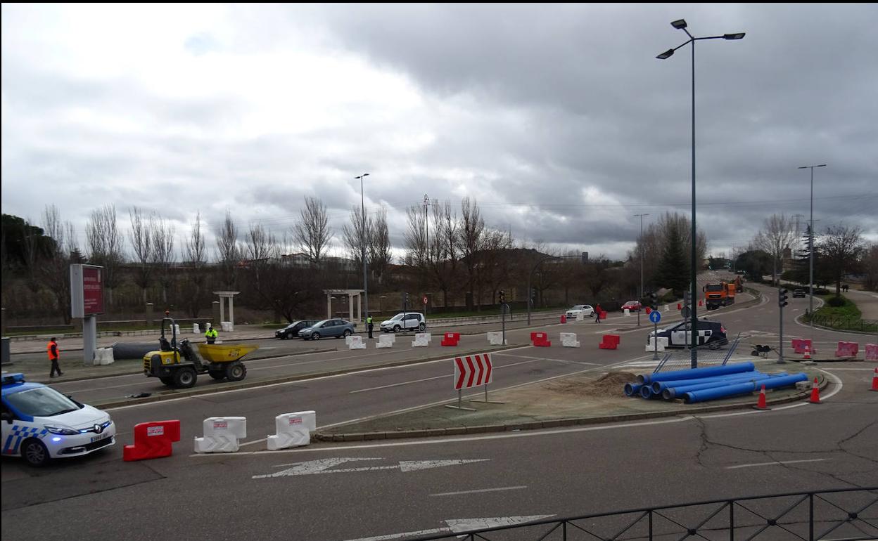 Rotonda provisional entre la avenida de Segovia y Juan Carlos I.