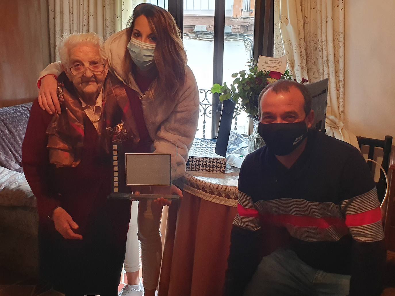 Fotos: Josefa Ripoll Martín celebra sus 100 años en Garcibuey, Salamanca