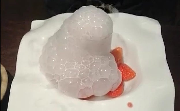 Pompas de fresa de postre