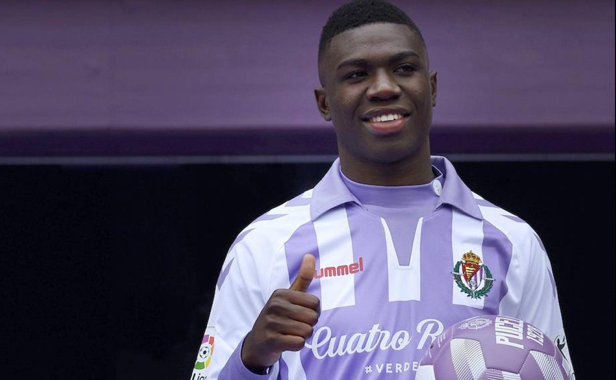 Stiven Plaza, durante su presentación como jugador del Real Valladolid en enero de 2019