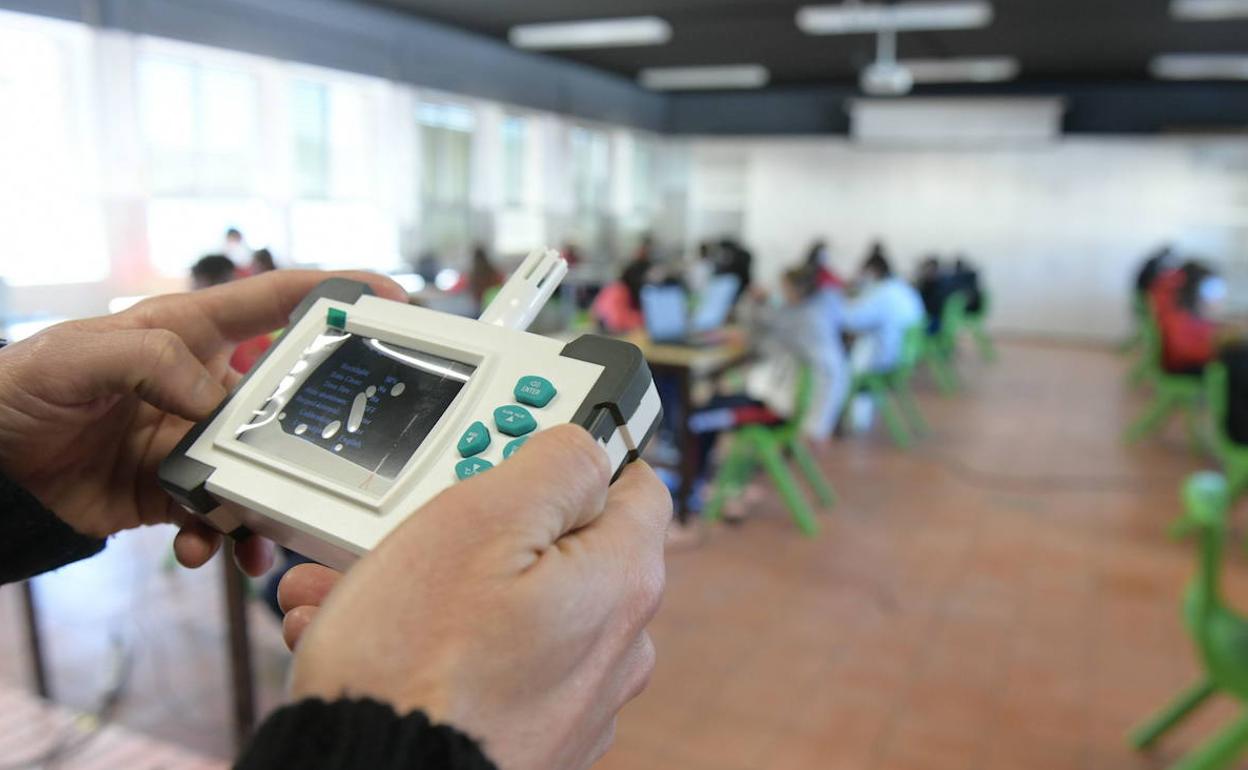 Los primeros medidores de CO2 empiezan a llegar hoy a las aulas de Castilla y León.