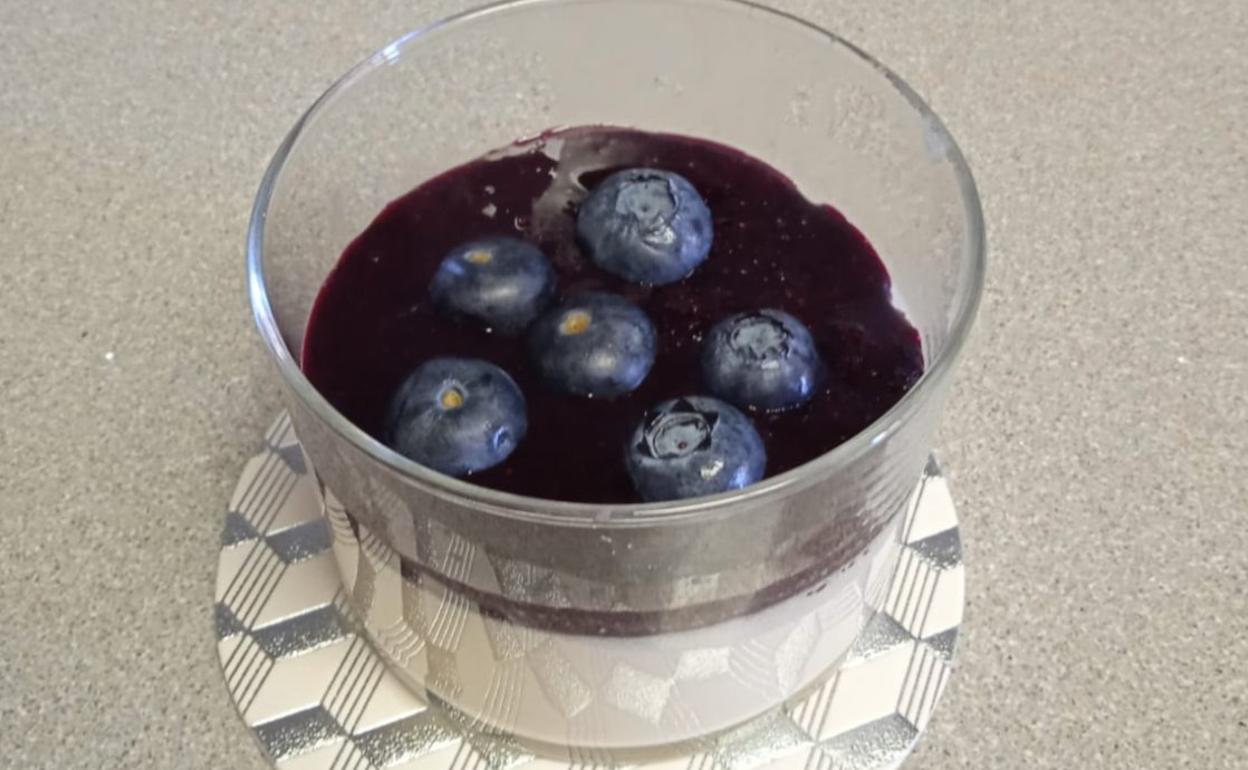 Panna Cotta con coulis de arándanos