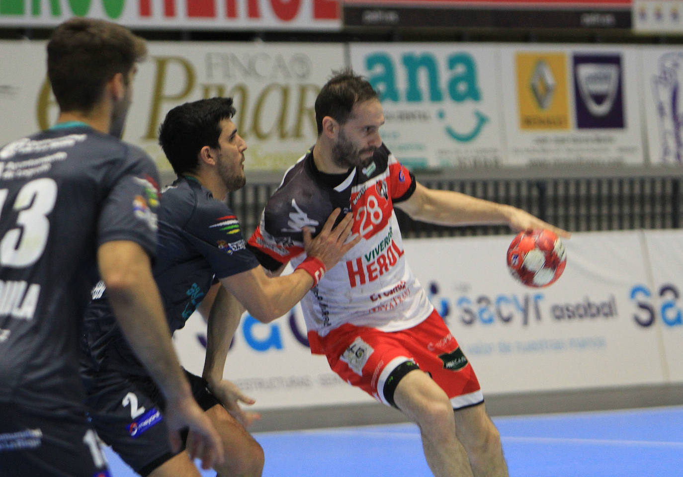 Partido entre el Balonmano Nava y el Balonmano Logroño 