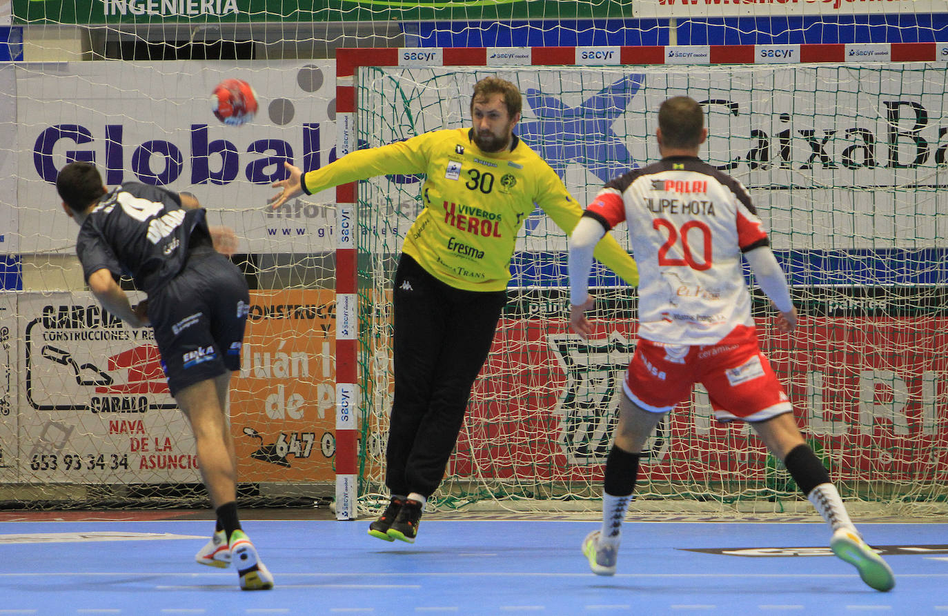 Partido entre el Balonmano Nava y el Balonmano Logroño 