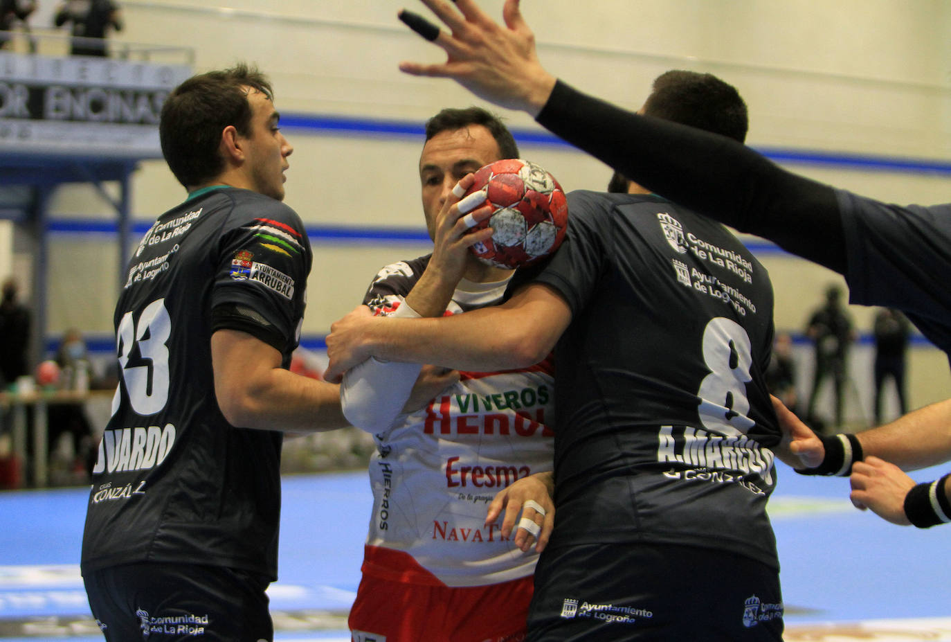 Partido entre el Balonmano Nava y el Balonmano Logroño 