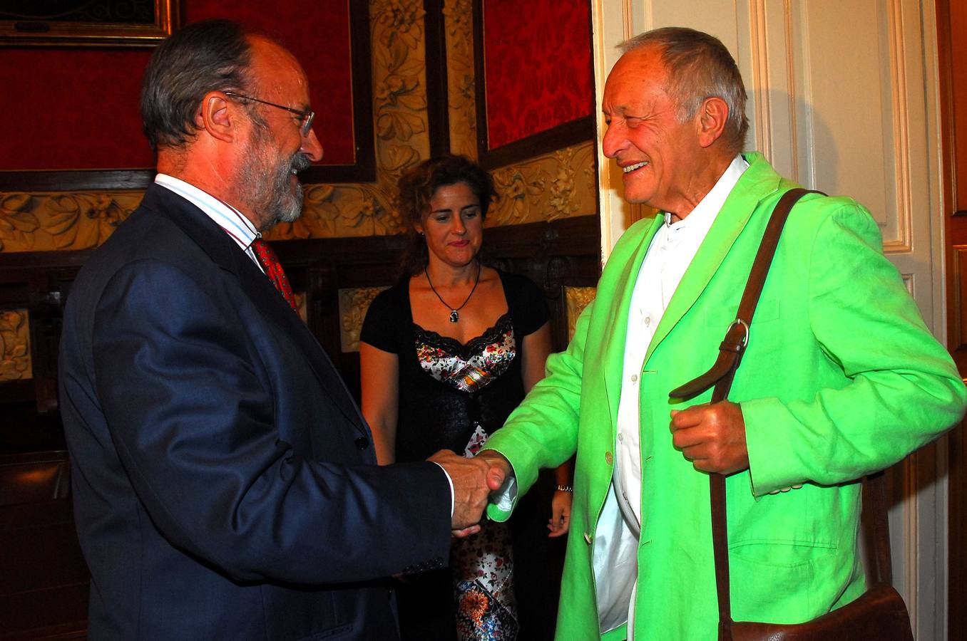 07.07.08 Javier León de la Riva saluda al arquitecto Richard Rogers en el Ayuntamiento antes de dirigirse a la carpa 'Conoce el Valladolid del mañana' donde el arquitecto expuso su plan urbanistico para los terrenos liberados por el soterramiento del ferrocarril.