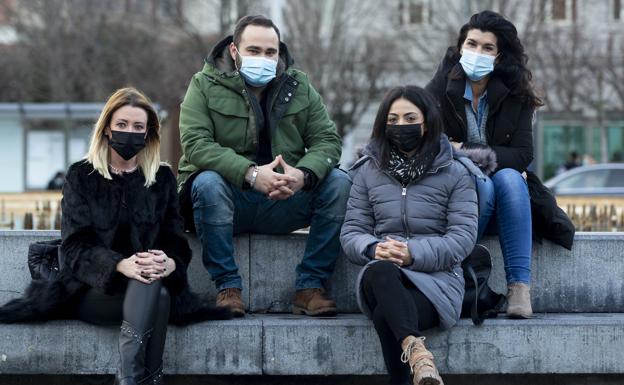 De izquierda a derecha: Noelia Villacé, Nacho Fernández, María Adeva y Ana Alfayate, todos técnicos de rayos en Valladolid