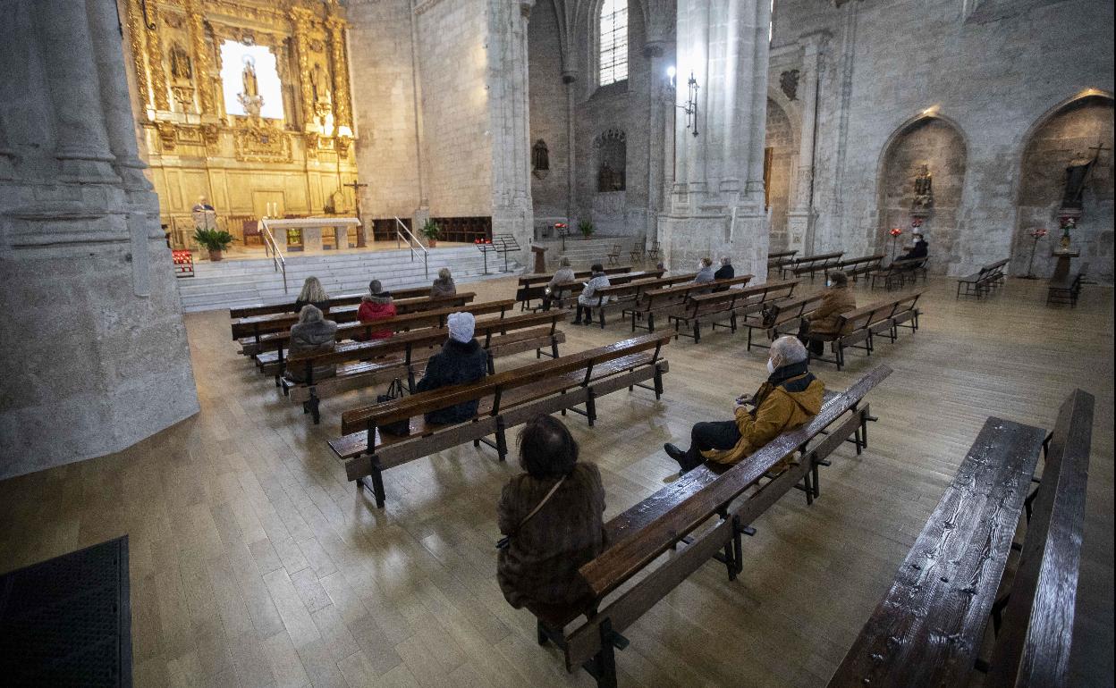 Interior de la Iglesia de San Benito, en la eucaristía del este domingo.