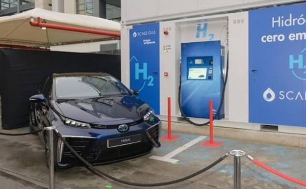 Hidrogenera de alta presión en Madrid, y un Toyota Mirai impulsado por hidrógeno