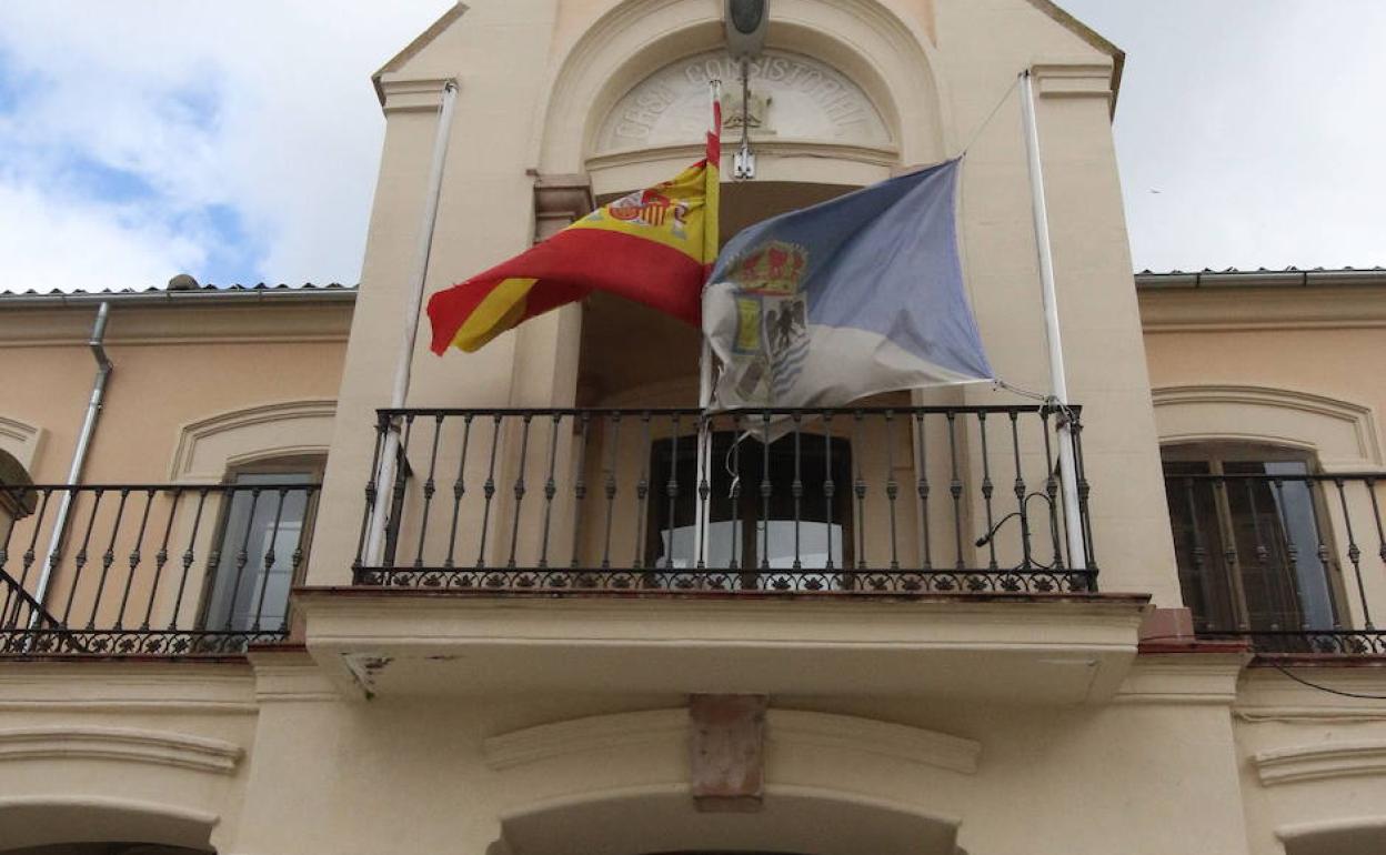 Fachada principal del Ayuntamiento de Aguilafuente. 