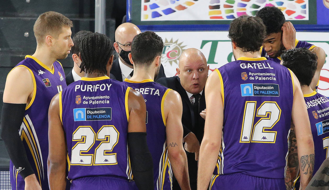 Derrota del equipo de Arturo Álvarez ante los pupilos del exentrenador morado Sergio García.