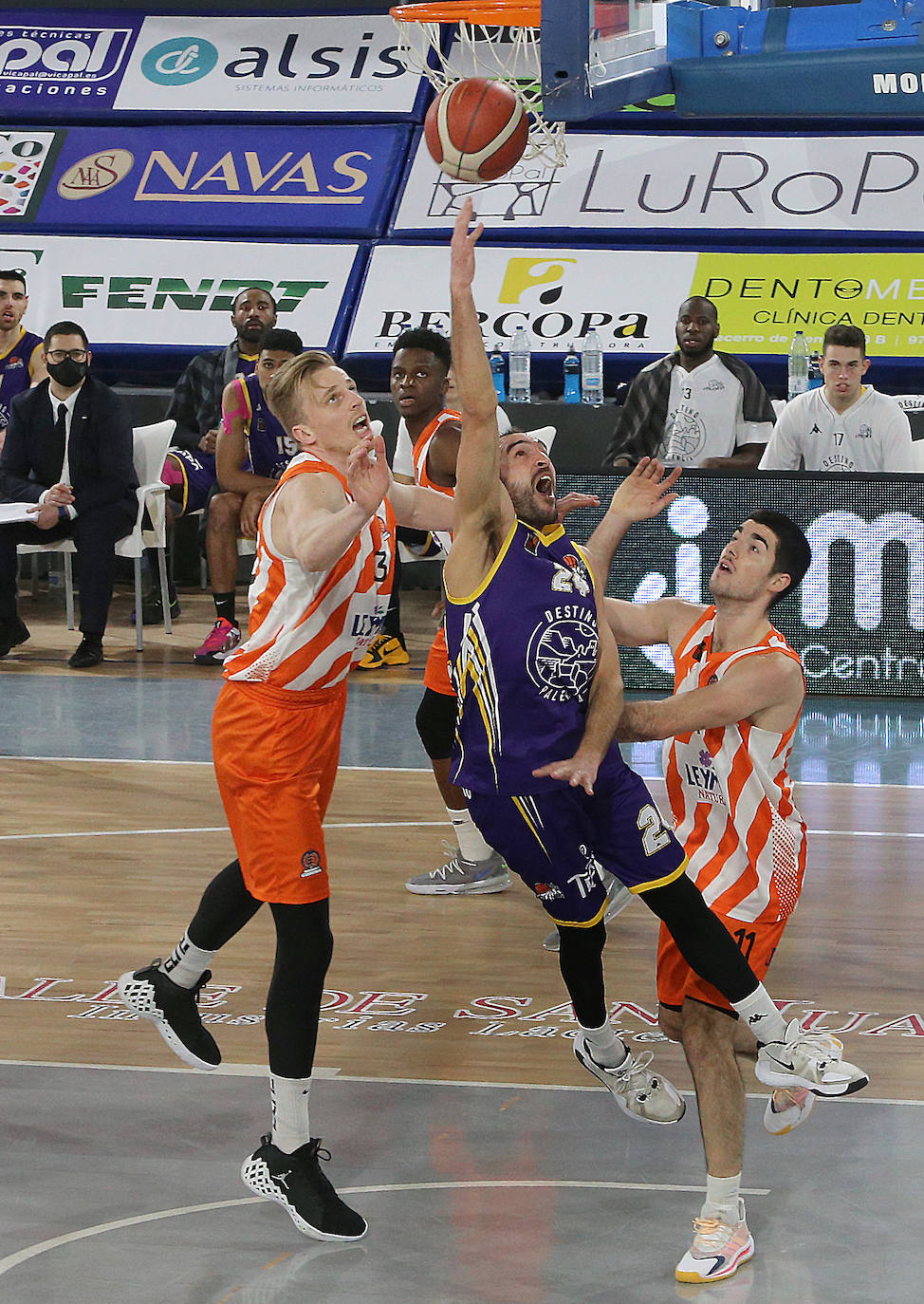 Derrota del equipo de Arturo Álvarez ante los pupilos del exentrenador morado Sergio García.