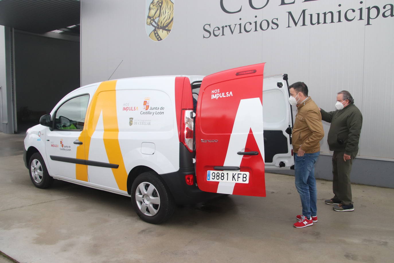 Camioneta adquirida por el Ayuntamiento de Cuéllar.