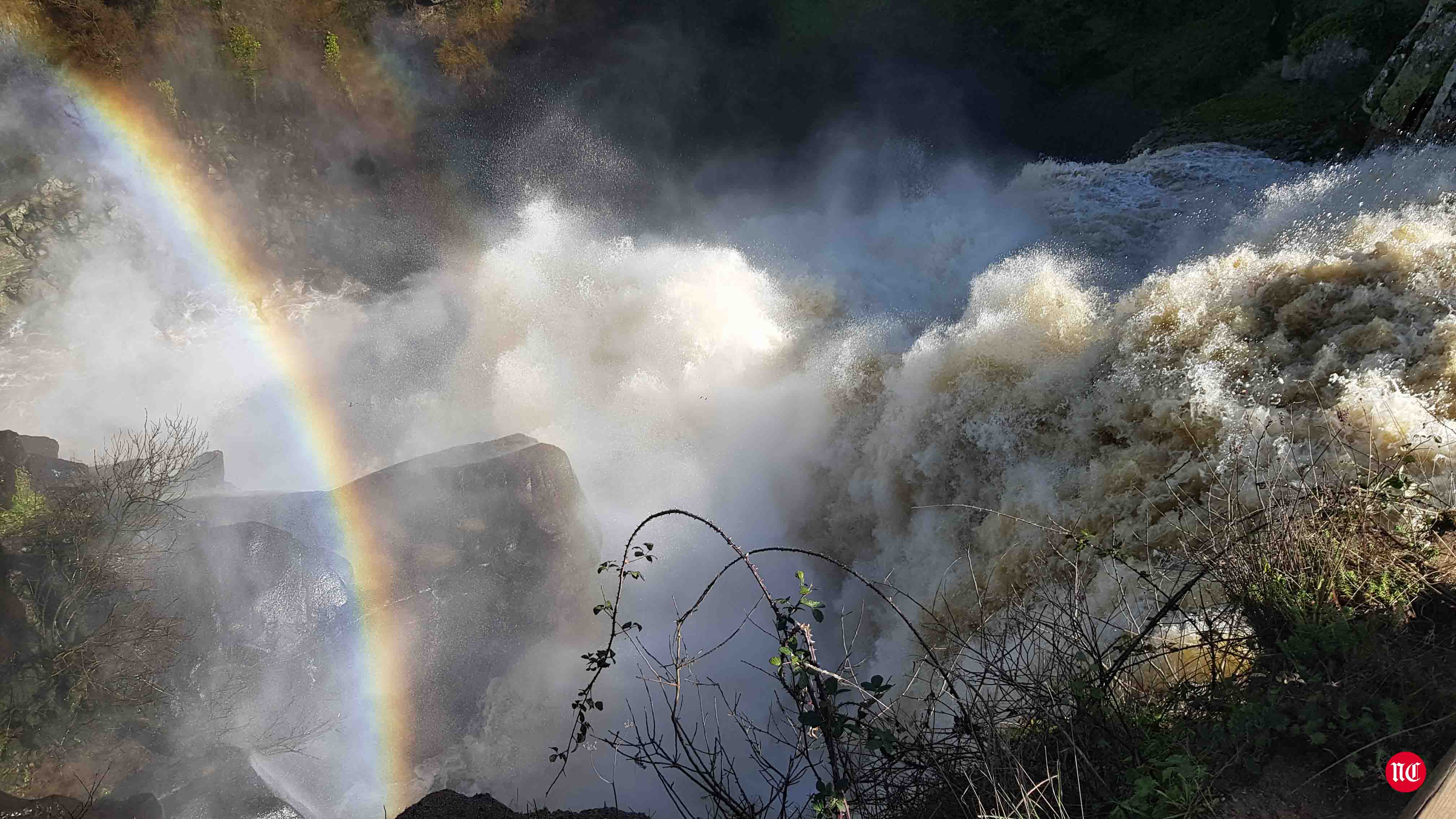 Espectacular Pozo de los Humos y desborde del Río Tormes