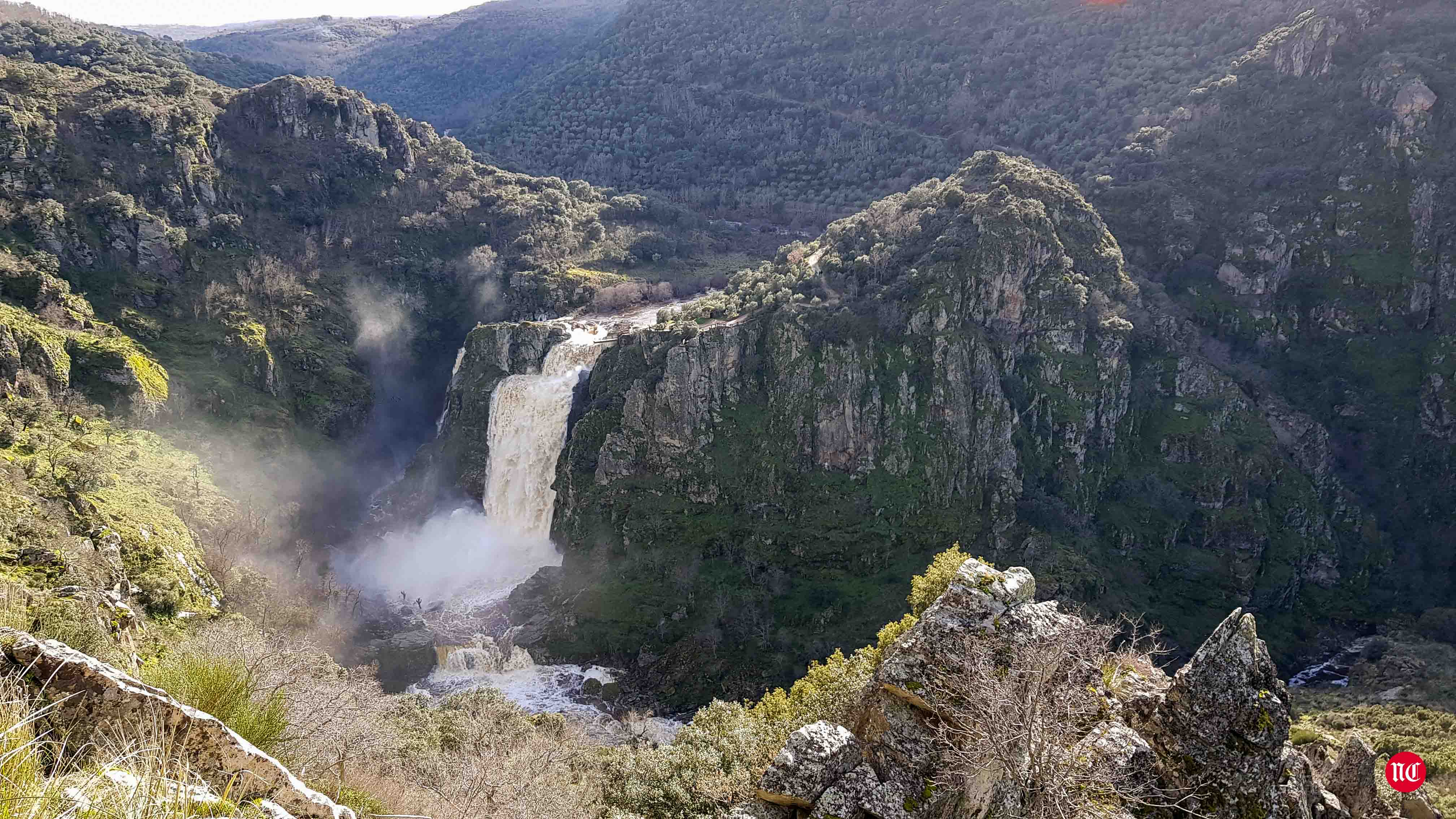 Espectacular Pozo de los Humos y desborde del Río Tormes