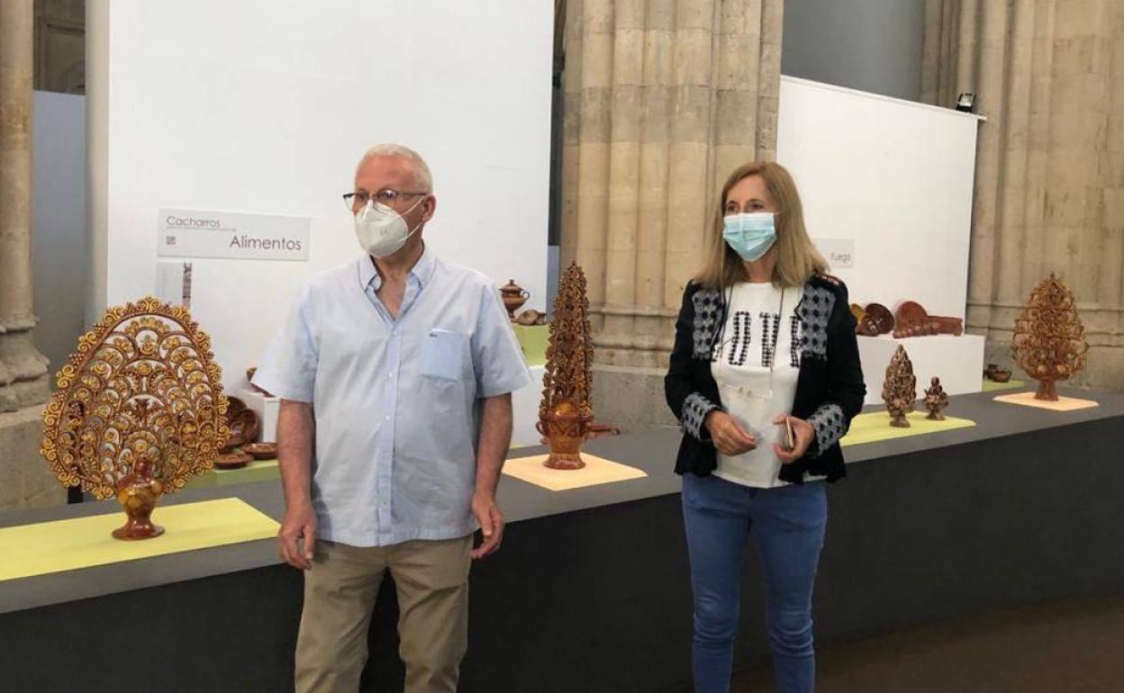 Luciano Hernández dona una colección de 556 piezas de alfarería a Alba de Tormes