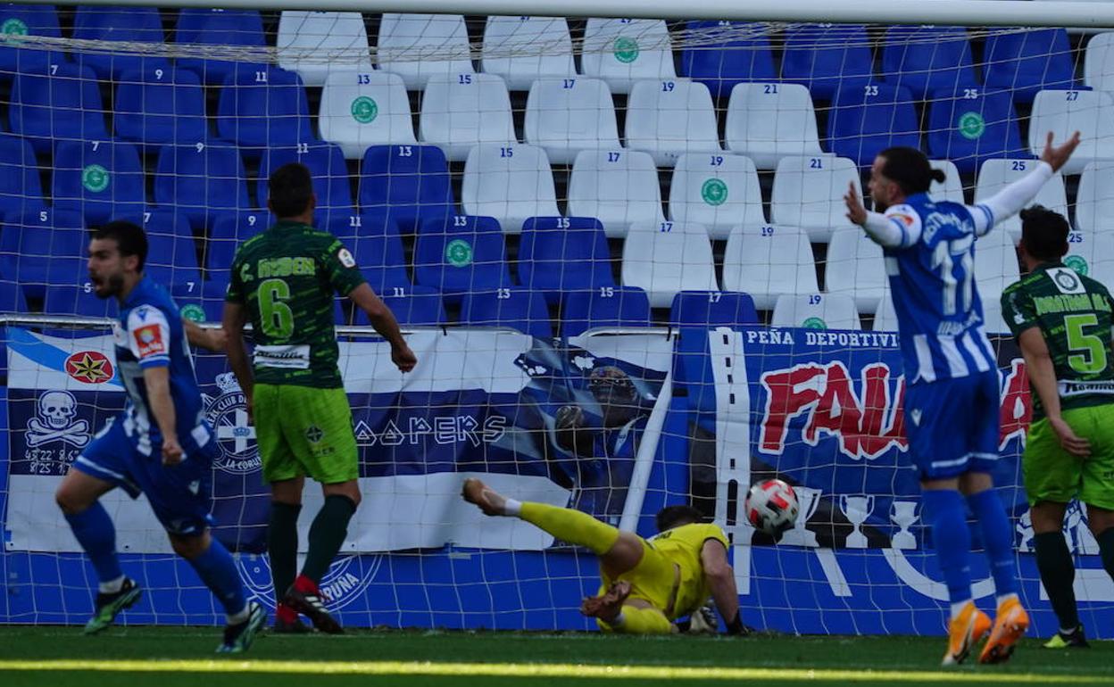 El CD Guijuelo, incluso con diez, incomoda al Deportivo hasta el final (1-0)