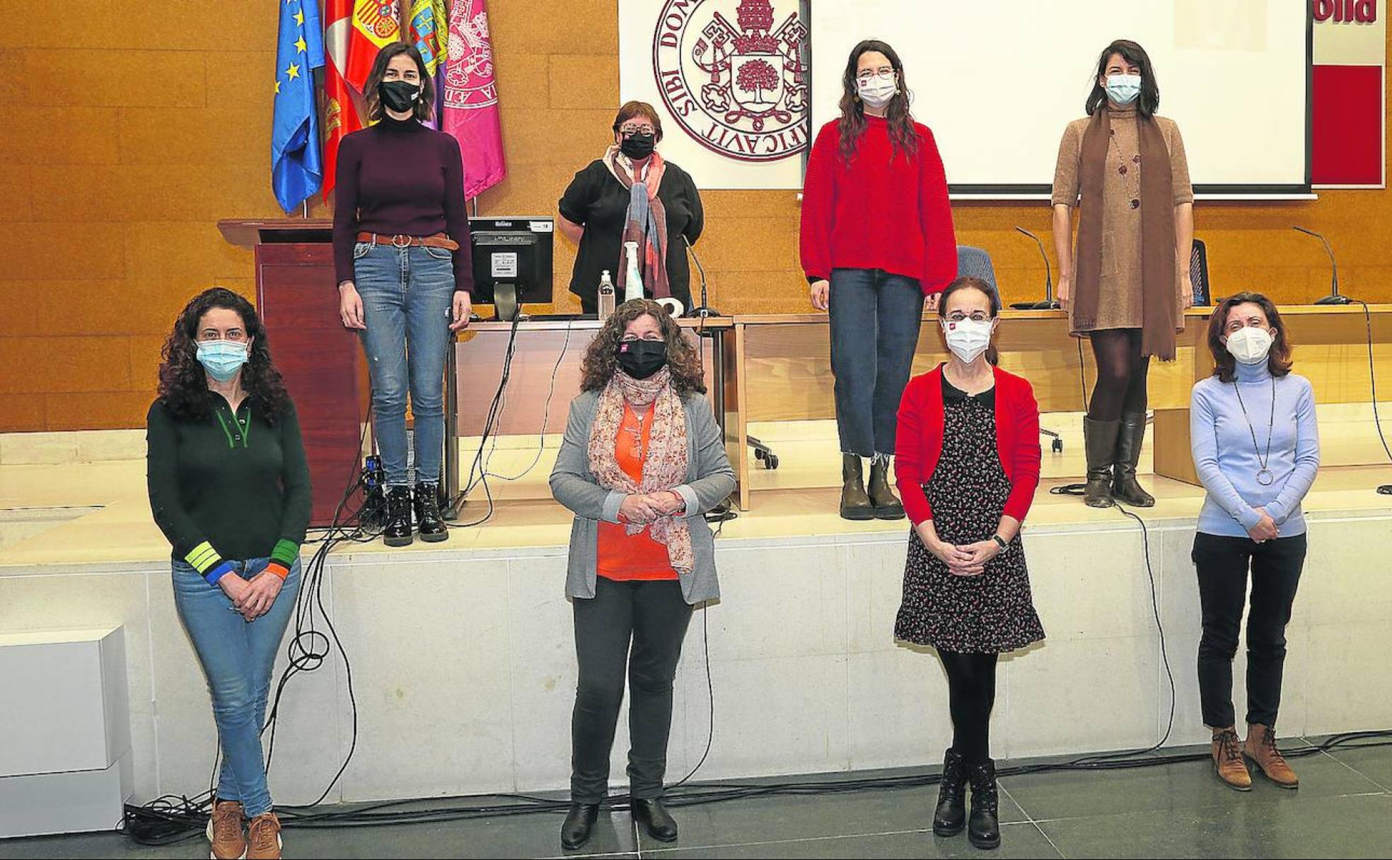 Las ponentes y las organizadoras,el jueves en el salón de actos del Campus de La Yutera.