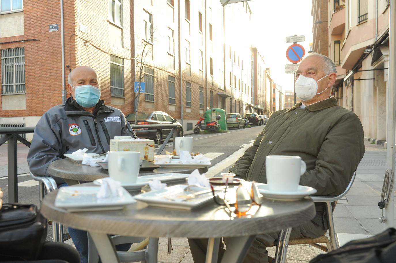 Desayunos en una terraza de Valladolid. 