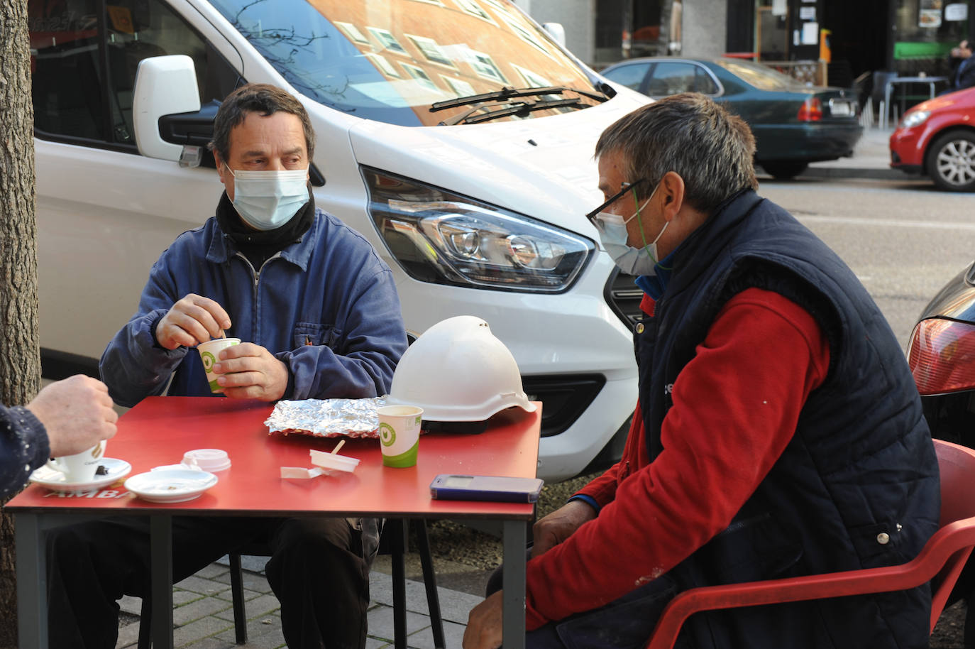 Desayunos en una terraza de Valladolid. 