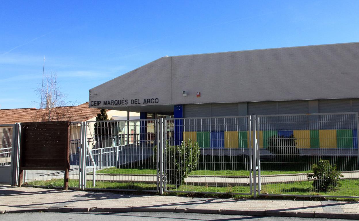 Exterior del colegio Marqués del Arco en San Cristóbal de Segovia..